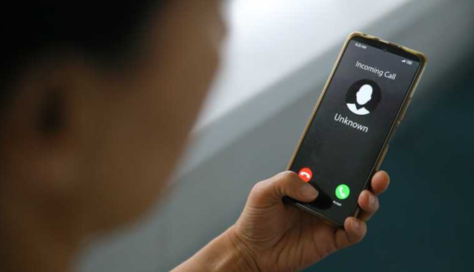 Масові підпали в РФ: росіянам заборонили дзвінки через мережу на телефони