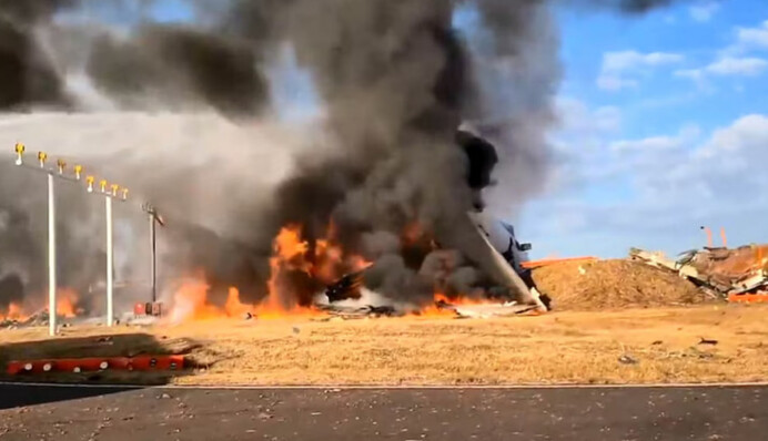 ​У Південній Кореї сталася авіакатастрофа з пасажирським літаком: які подробиці відомі