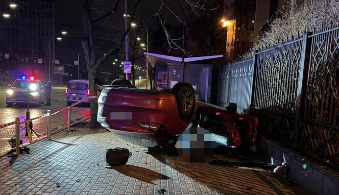 Водитель Tesla Model 3 устроила смертельное ДТП в Киеве