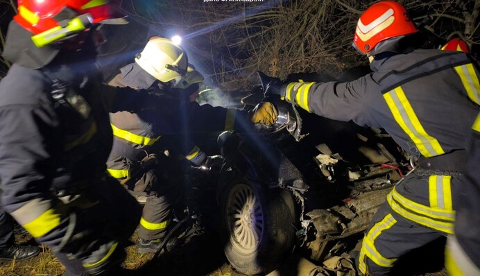 На Прикарпатті молодь потрапила у моторошну ДТП - загинули дві дівчини та троє хлопців