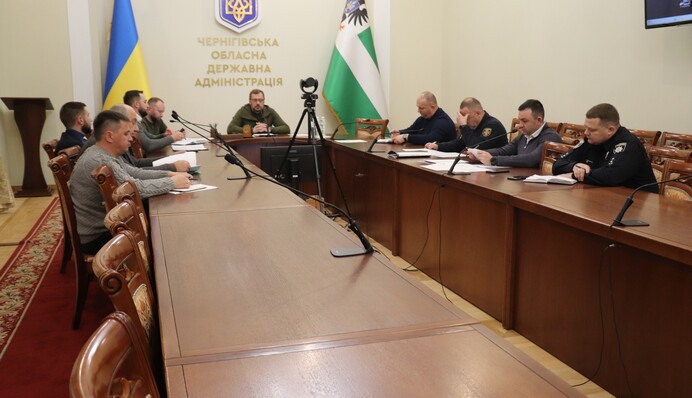 Керівник Чернігівської МВА підвищив зарплати та премії собі та підлеглим