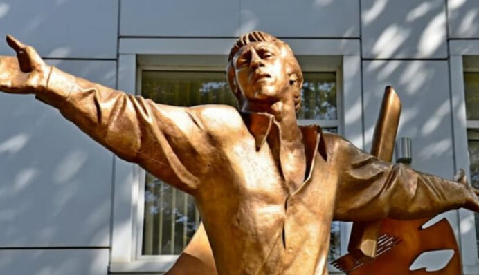 ​Пам’ятник Висоцькому демонтували в Одесі — з цього приводу пожартував речник ВМС ЗСУ