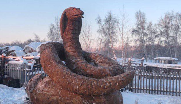 Росія зліпила собі з лайна символ 2025 року