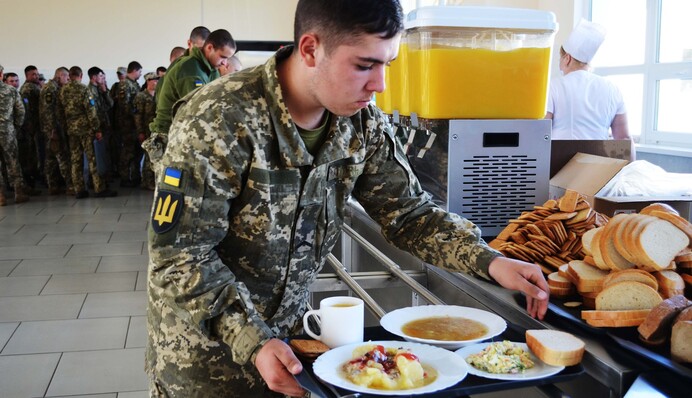 В Міноборони розповіли, як годують військовослужбовців ЗСУ