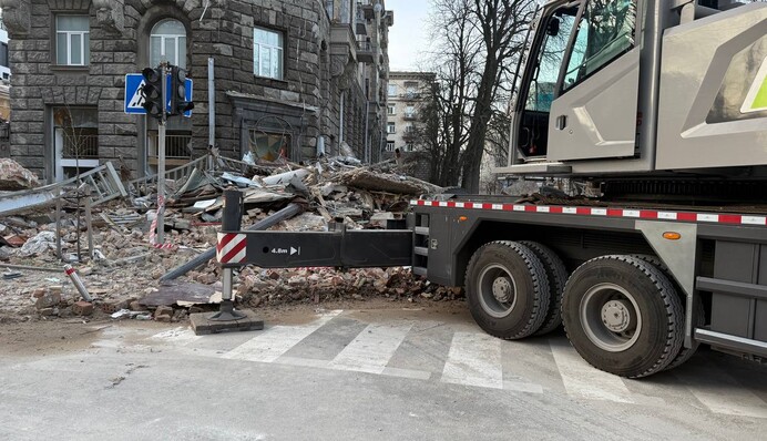 ​У Києві другу добу ліквідовують наслідки атаки російських 