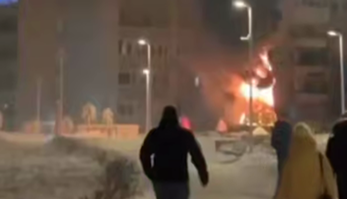 В одном из регионов РФ из-за фейерверка сгорела местная новогодняя елка