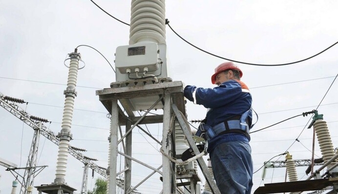 За декабрь энергетики вернули свет 281 тыс. семей после вражеских атак - ДТЭК