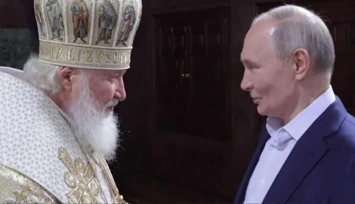 Россиянам на фронт отправят «особую защиту» - крестики с инициалами Путина