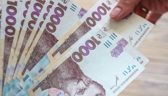 Шмыгаль вспомнил об учительской доплате - когда и сколько смогут получить преподаватели «на руки»