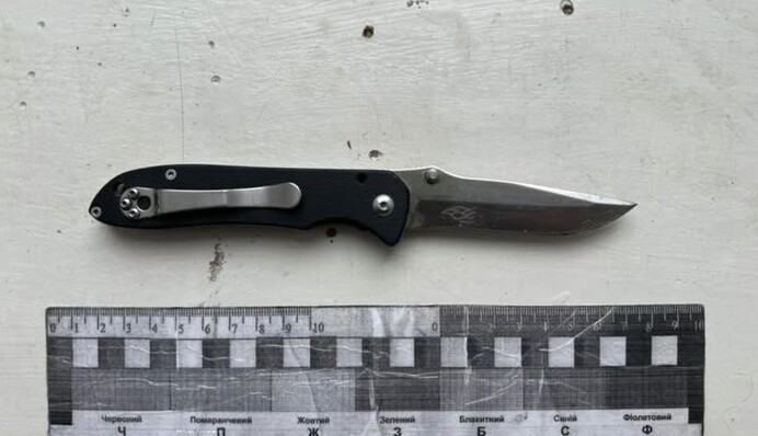 З'явились подробиці нападу з ножем на поліцейского під час перевірки ТЦК у Дніпрі