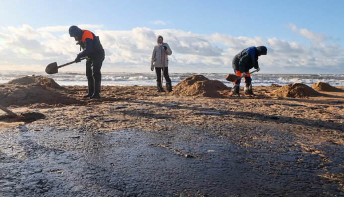 Речник ВМС ЗСУ оцінив ризик того, чи може розлитий мазут дійти до Одеси та Миколаєва
