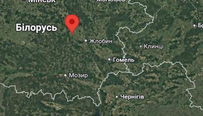 В Беларуси на трассе неожиданно загорелся военный топливозаправщик