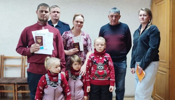 Семья староверов из Бразилии, перебравшаяся в Россию, одновременно получила гражданство и повестку в армию