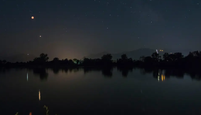 Волчья Луна взойдет рядом с Марсом: чем особенное первое полнолуние января