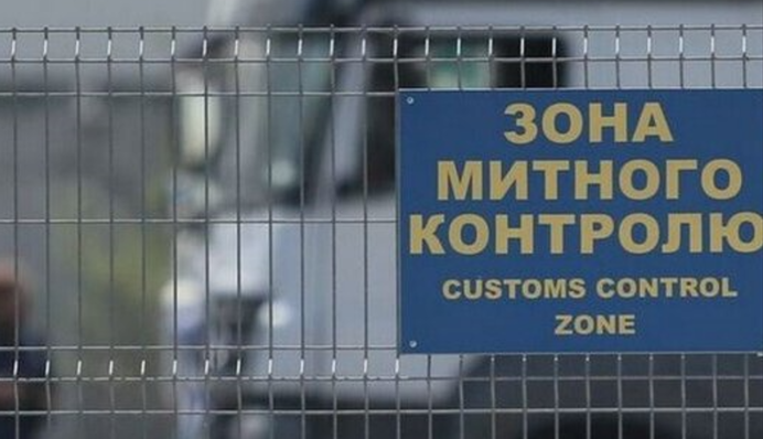 Отримав $2,5 тисячі: одного з керівників посту Одеської митниці викрили на хабарі
