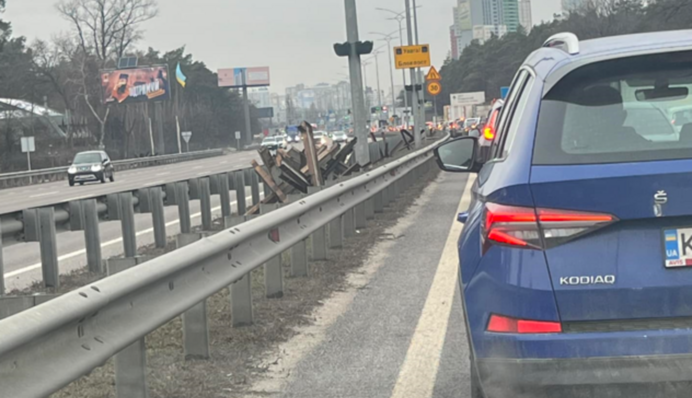 «Извращенная логика»: журналистка обвинила ТЦК в создании иллюзии работы из-за блокпоста на въезде в Киев