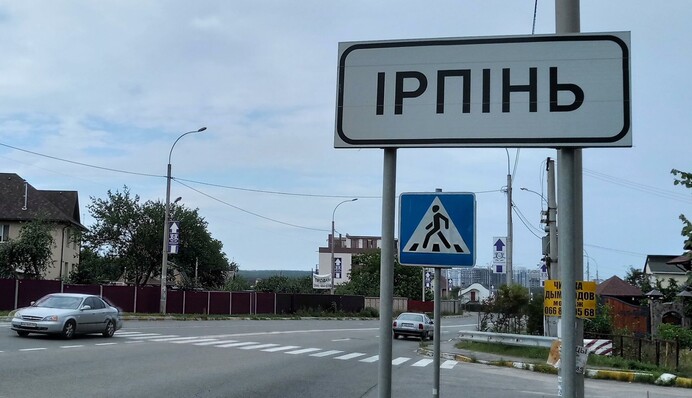 В пригороде Киева женщина выпала из окна четвертого этажа многоквартирного дома