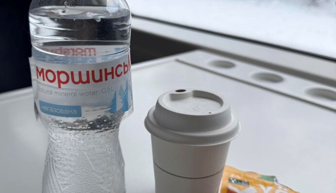 Украинку неприятно впечатлило изменение цены и качества чая в украинском поезде