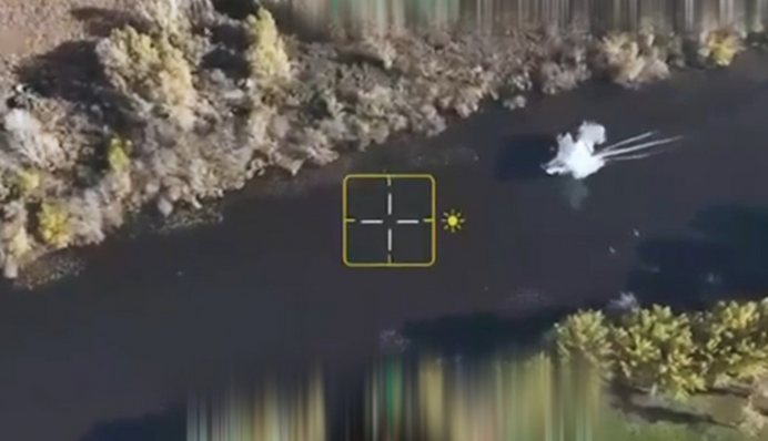 Прикордонники показали, як уразили ворожий катер з екіпажем на півдні