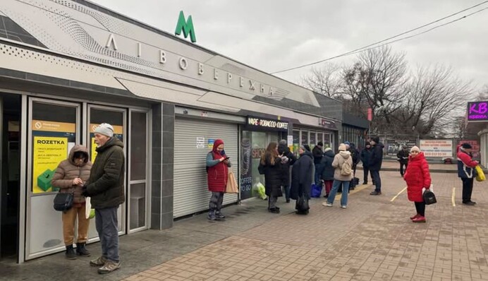 Людей не пустили до станції метро: журналістку обурила ситуація під час вибухів у Києві