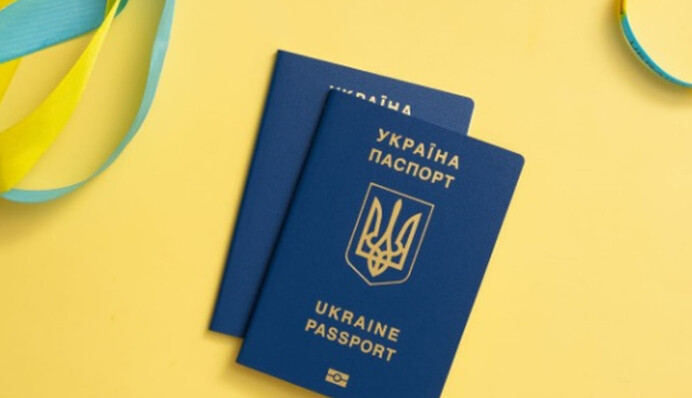 ​Українці за кордоном отримають паспорти