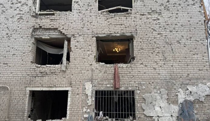 ​Люди у крові лежать під підʼїздом: з'явились подробиці нового смертельного удару по Кривому Рогу