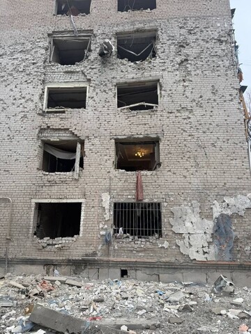 ​Люди у крові лежать під підʼїздом: з'явились подробиці нового смертельного удару по Кривому Рогу