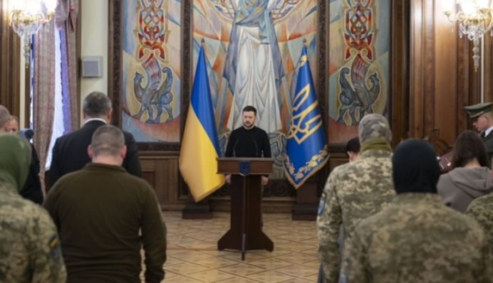 Зеленский наградил бойцов, пленивших наемников из Северной Кореи