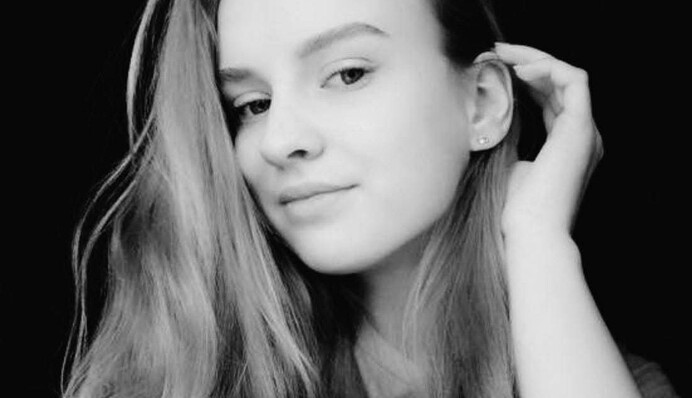 В больнице Кривого Рога умерла 22-летняя девушка: два родных ей человека погибли сразу после удара