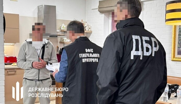 Нардеп помогал знакомым незаконно пересекать границу в роли «водителей»