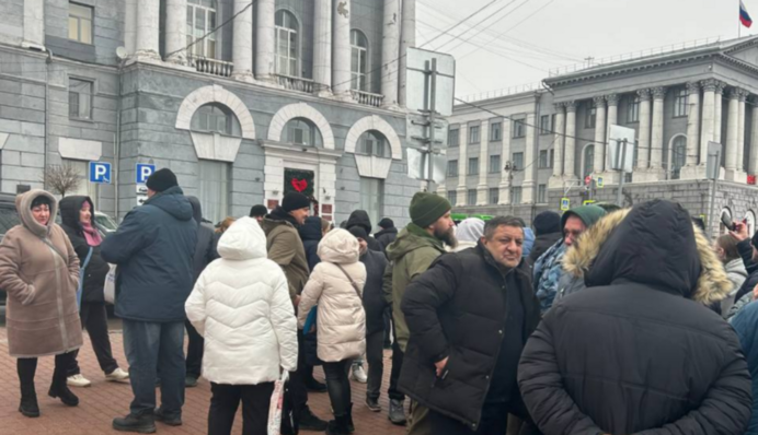 Жители Суджи вышли на курскую Красную площадь с митингом