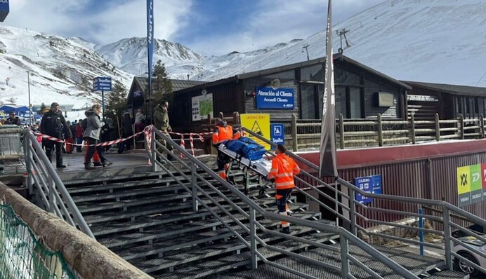 В Испании упал горнолыжный подъемник - десятки раненых