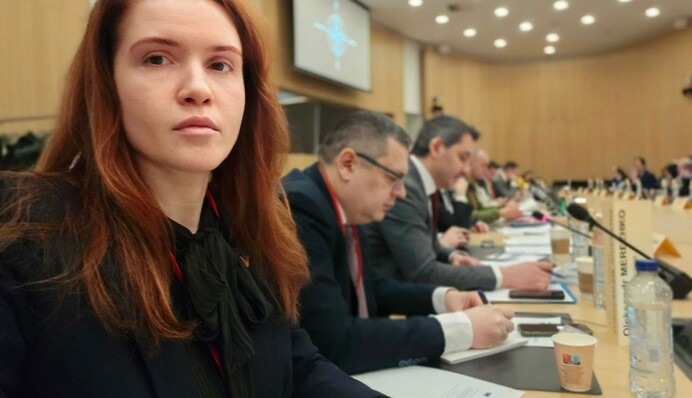 Нардеп Безуглая рассказала, как ее якобы чуть не избил Порошенко