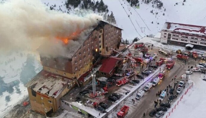 В Турции произошел мощный пожар на горнолыжном курорте: все детали трагедии