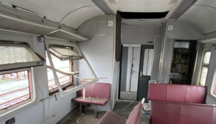 Російські окупанти влучили в український пасажирський поїзд