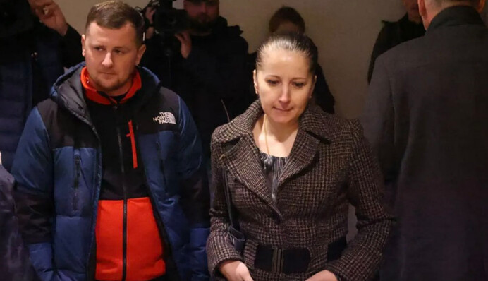 Присвоили выплаты переселенцев: в Чехии судят украинку с сыном