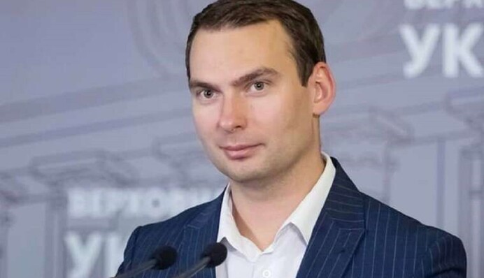 Родина нардепа Железняка може зберігати стосунки з головою пропутінської партії в 