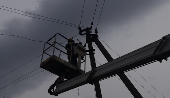 За сутки энергетики вернули свет более 16 тысячам семей после вражеских атак - ДТЭК