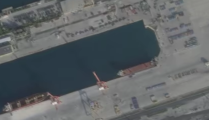 Россия вывозит технику РФ из Сирии: спутниковые снимки