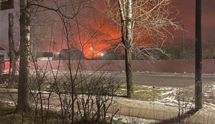 «Не бодаться же нам с быком? У нас и рогов-то нет...»: Сазонов отреагировал на «логичную работу» дронов по РФ, вспомнив слова своего инструктора