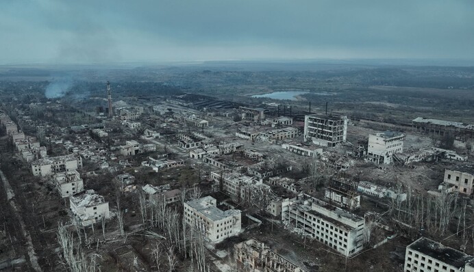 Город-призрак: украинские бойцы показали фото разрушенного Часового Яра