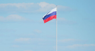 "У вишиванці, але за росіян": українська вчителька підняла над своєю школою прапор Росії