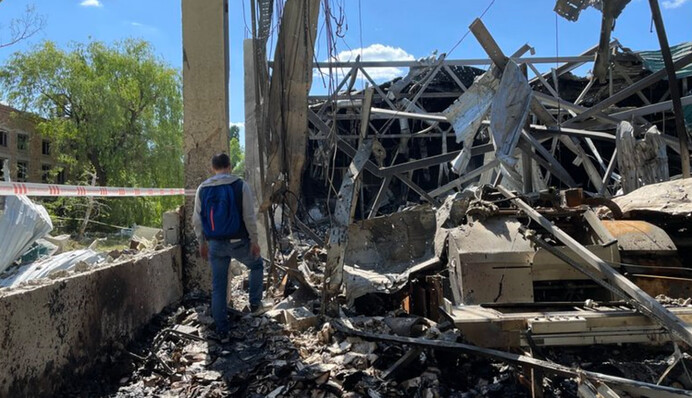 ​Постраждала внаслідок російського обстрілу харківська друкарня вже може самостійно виконувати деякі замовлення