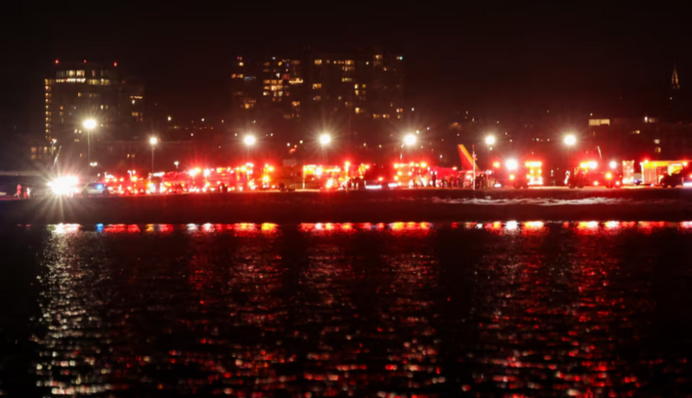 Літак із 60 пасажирами зіткнувся з гелікоптером армії США