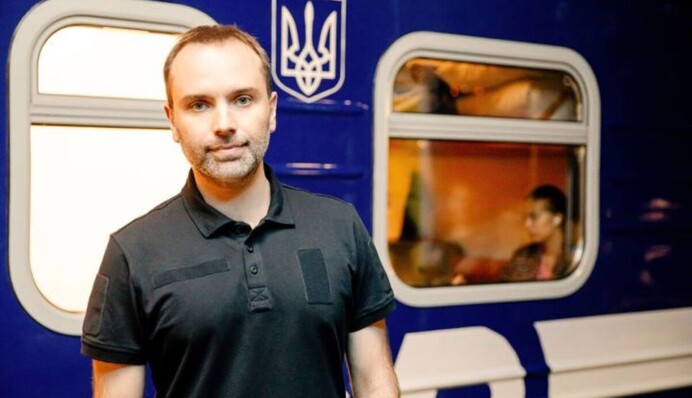 Нардеп Гончаренко заинтересовался заработной платой главы «Укрзализныци»