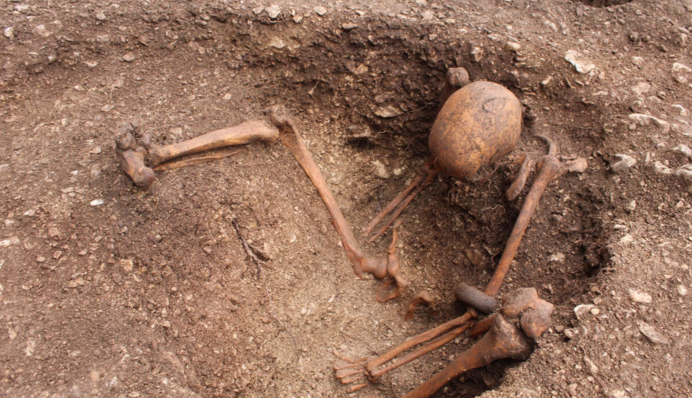 Во Франции обнаружили странные сидячие захоронения, которым более 2,2 тысяч лет