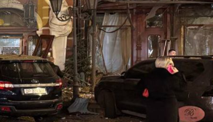 Россияне атаковали исторический центр Одессы: поврежден отель "Бристоль"