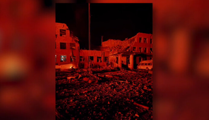 Россияне ударили по школе в Судже: под завалами оказались 95 человек