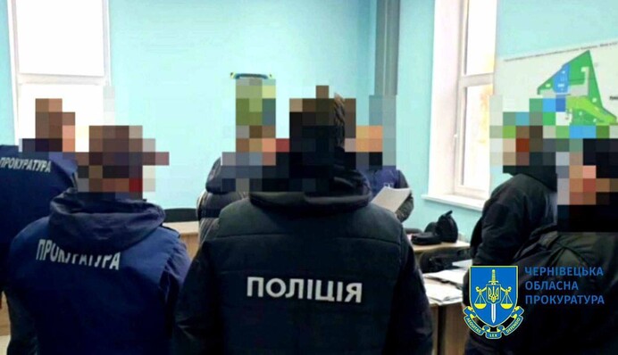 Минус 42 млн в бюджет: на Буковине таможенники и пограничники способствовали контрабанде электронных сигарет