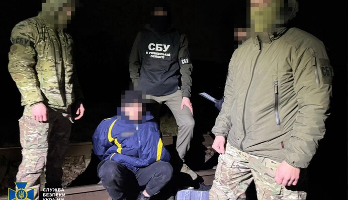 Зірвати поставки військової допомоги на передову: агент окупантів намагався підірвати залізничні колії на Рівненщині